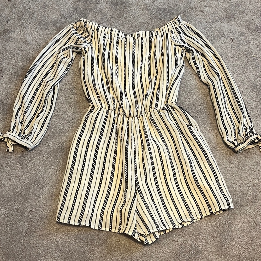 Long sleep off the shoulder romper.